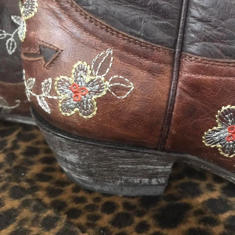 Old Gringo, Size 7B, Floral/Dark Brown distressed leather - Picture 4 of 5